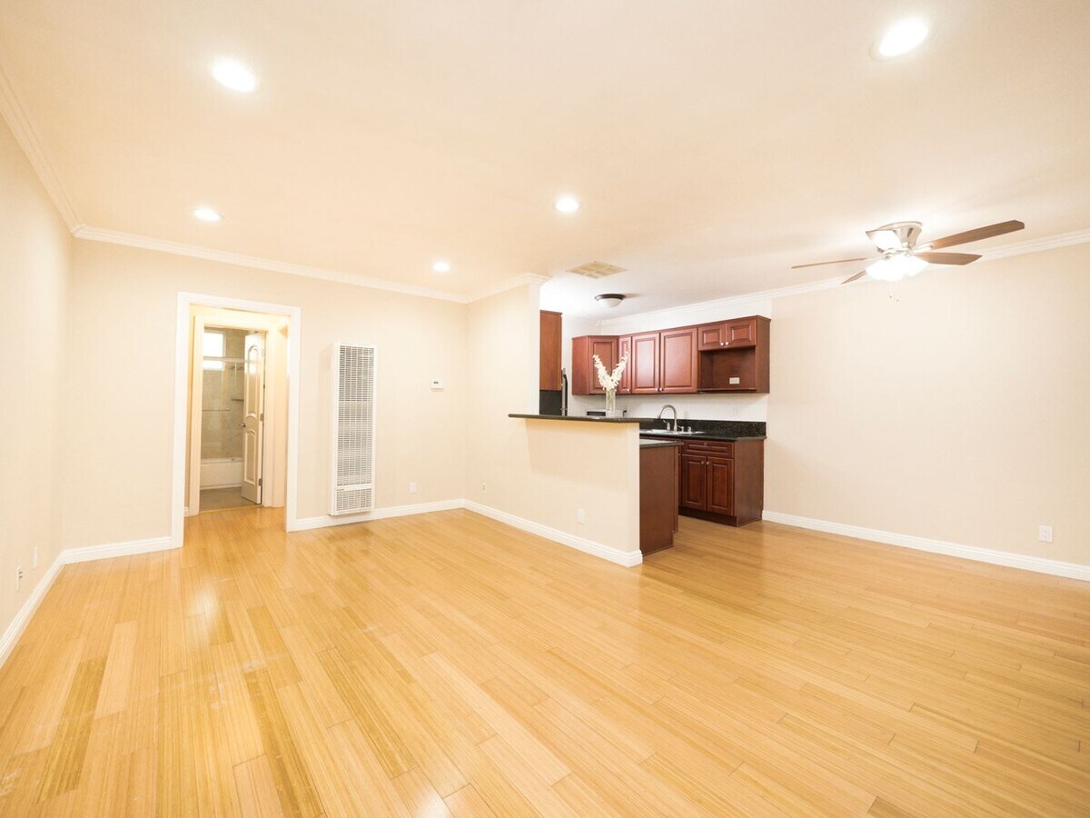 Photo - 3930 Inglewood Blvd