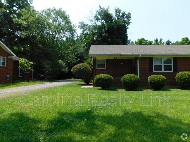 Building Photo - 6119 Tuckaseegee Rd Rental