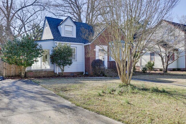 Photo - 407 Russell St