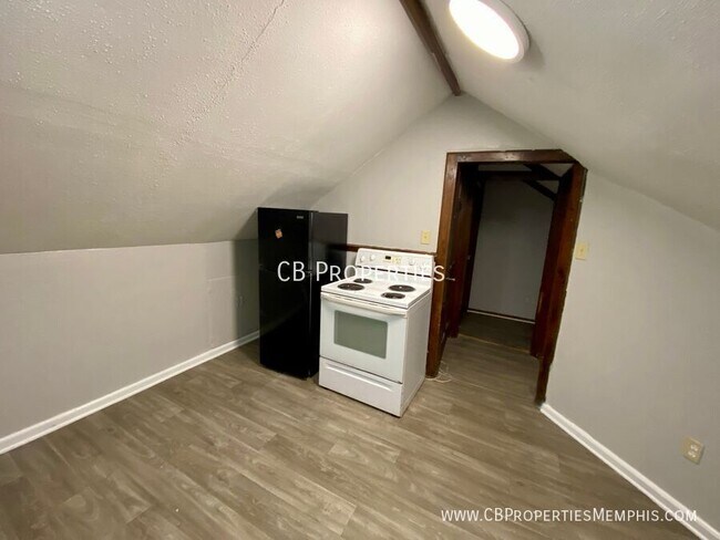 Photo - Studio Apt near Campus!