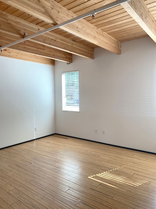 Photo - 318-320 W Myrtle Unit 318 #1