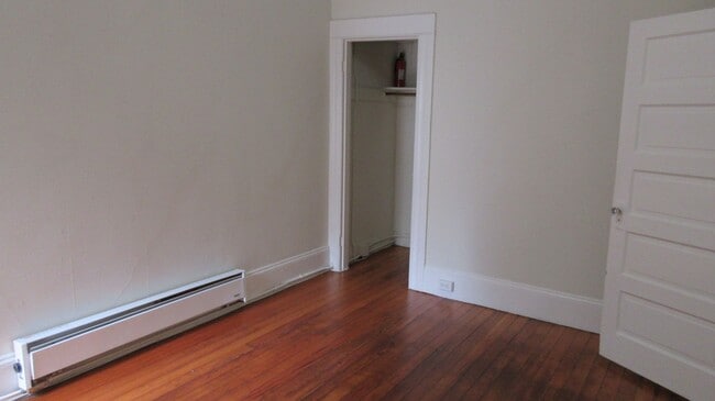 Photo - 1 bedroom w/ Washer and Dryer**Excellent City View! Open Sat/Sun, 3-4.