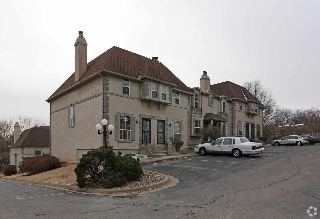 Photo - Orleans Court Apartments