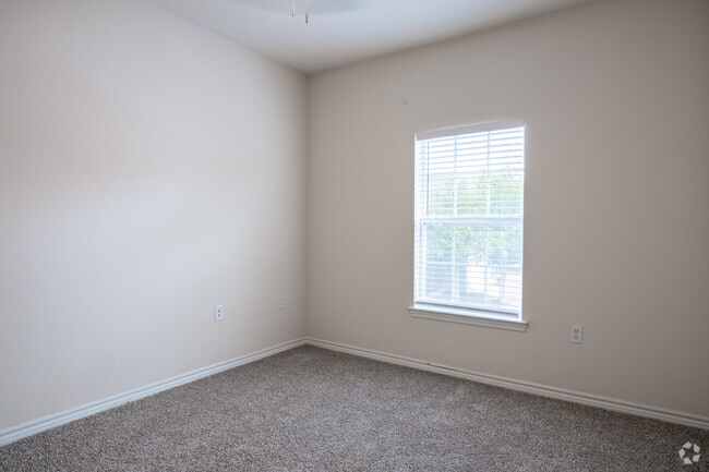 1BR, 1BA - 715SF