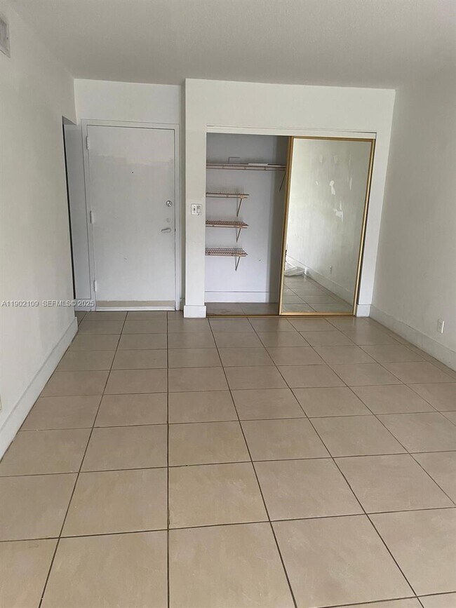 Photo - 3125 Oakland Shores Dr Unit B204