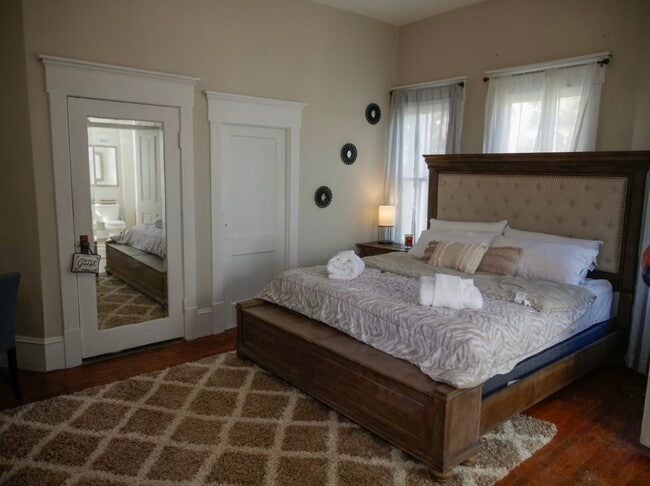 Photo - 117 W 36th St Unit 1 bedroom 1 bathroom