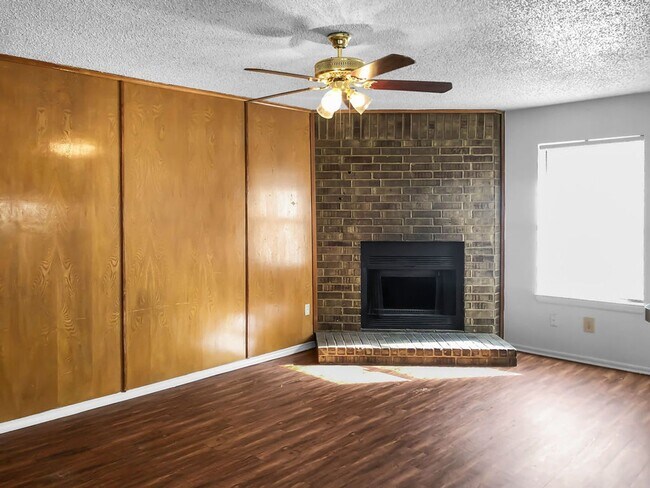 Photo - 821 N Mesquite St