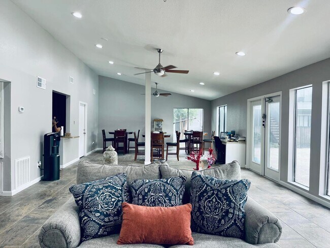 Photo - 420 Garland Dr Unit 208