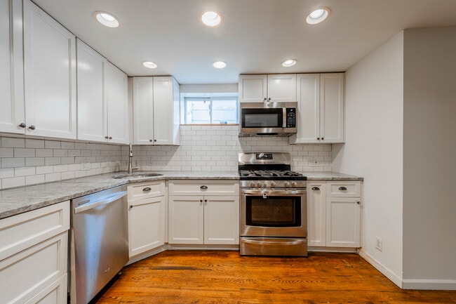 Photo - 1709 W Barry Ave