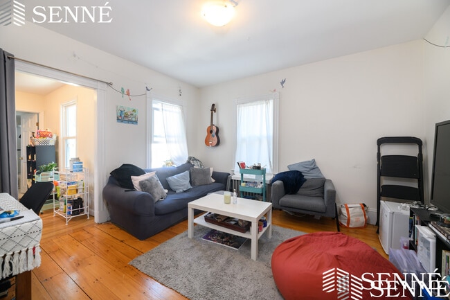 Building Photo - 5 Beacon St Unit 2