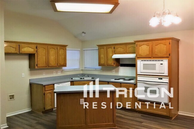 Photo - 1558 Aberdeen Dr