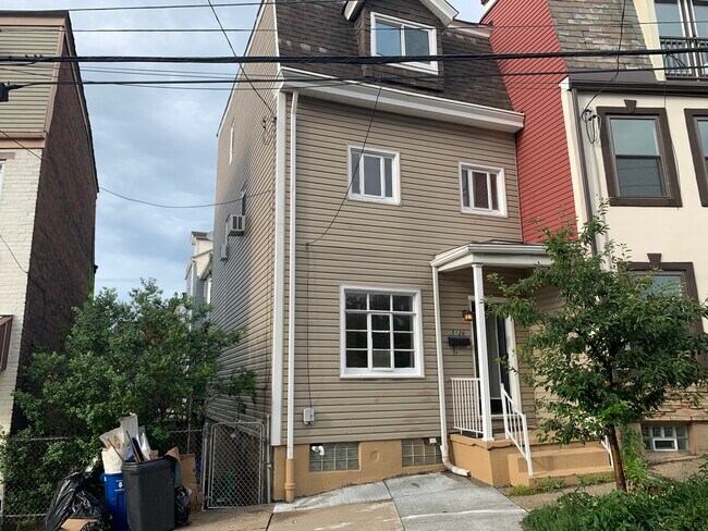 Photo - 5126 Stanton Ave House