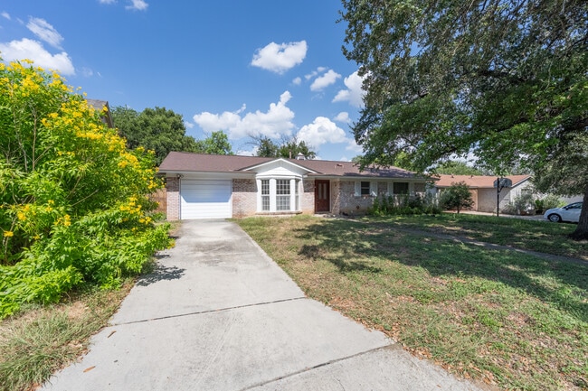 Photo - 7722 Pinebrook Dr