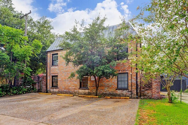 2610 Whitney St Unit 2612