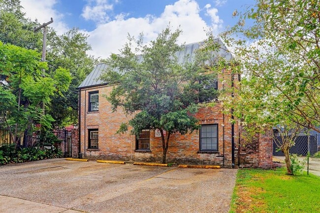 Photo - 2610 Whitney St Unit 2614