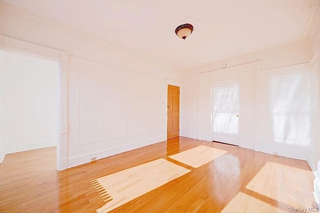 Photo - 611 Bainbridge St.