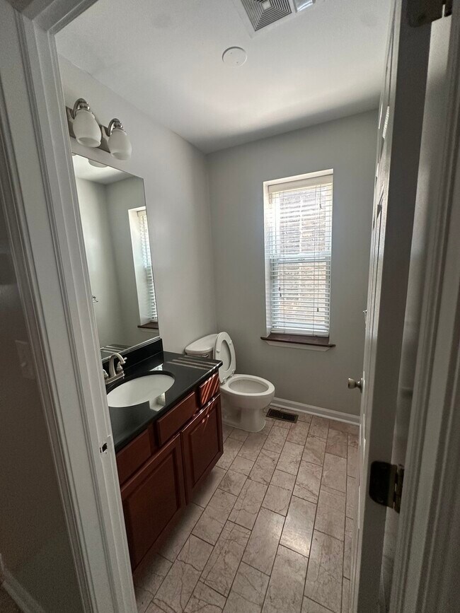 Photo - 2449 W Taylor St
