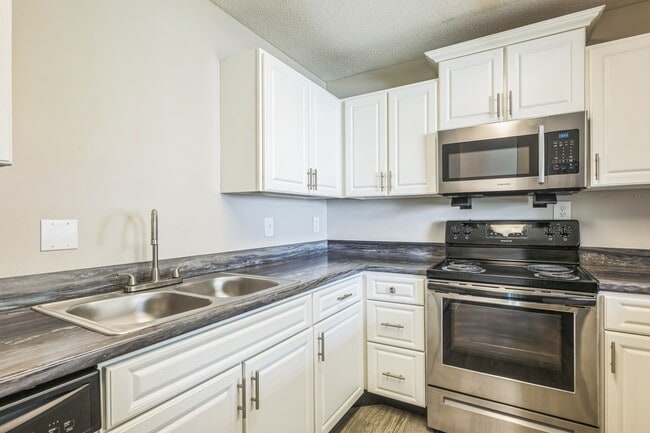 Building Photo - Havenly Park Villas