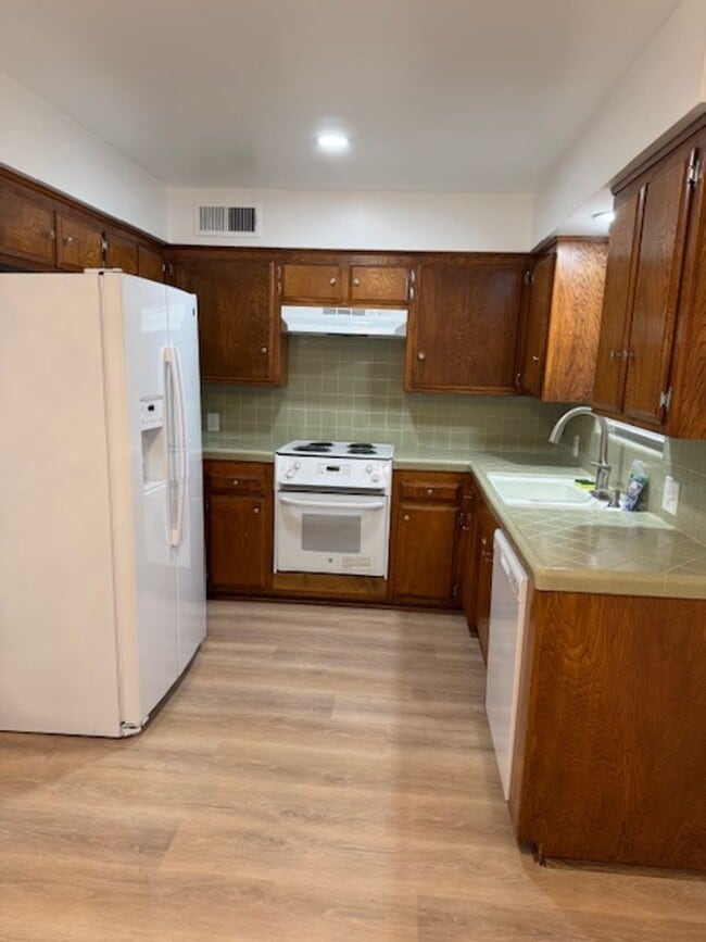 Photo - 653 W Henderson Ave Unit 653 W. Henderson #B