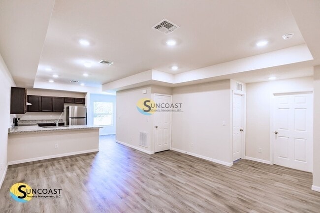 Photo - 139 Lomond Dr