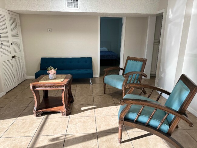 Photo - 4645 N Socrum Loop Rd Unidad 2 Bedroom Apartment