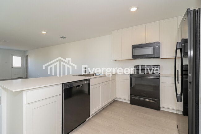 Photo - 200 Sycamore Pl