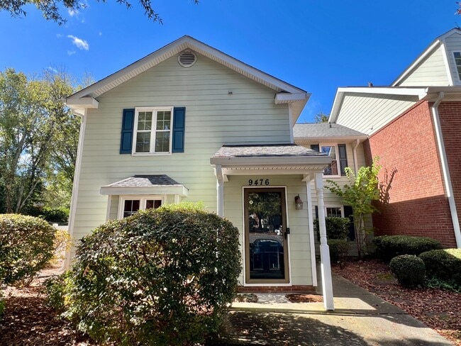 Photo - End Unit in Great Location!