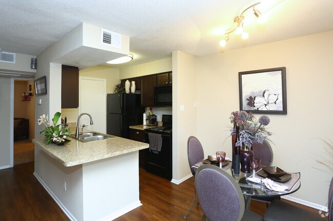 2BR-2BA Life Oak - Montecito