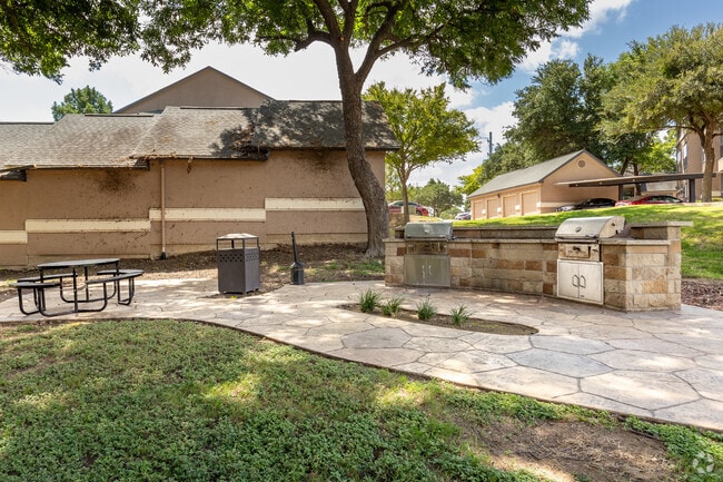 Outdoor Lounge and Grills