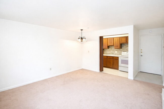 Photo - LAUREL GARDENS