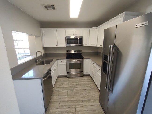 Photo - 1961 N Hartford St