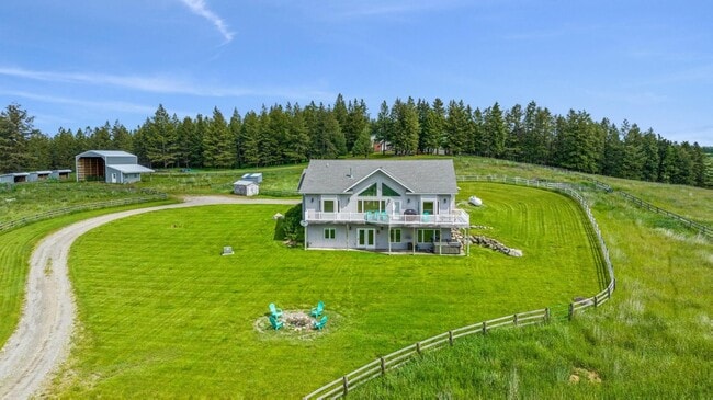 Building Photo - Available For Rent Mid October! 5-bedroom,... Rental