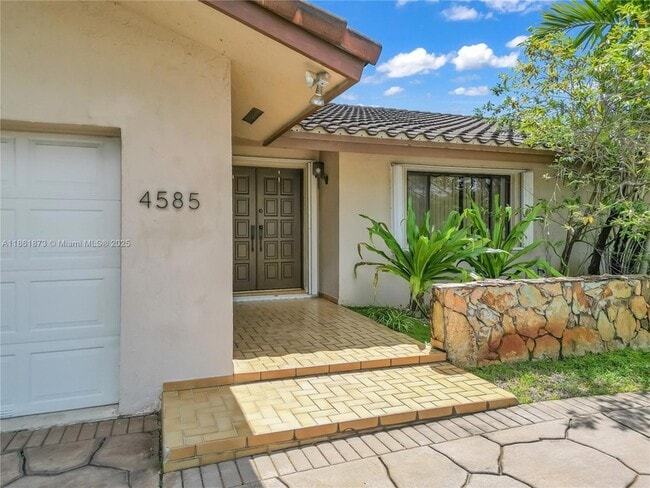 Building Photo - 4585 SW 87th Ave Rental