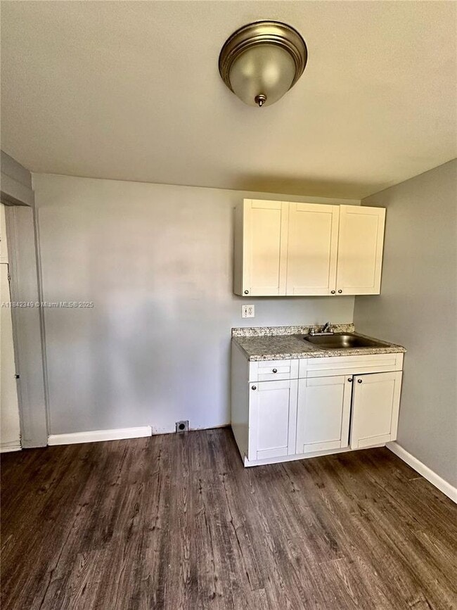 Building Photo - 6326 NW 4th Ave Unit 2-2 Rental