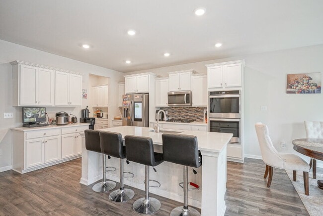 Photo - 32 Westmont Dr