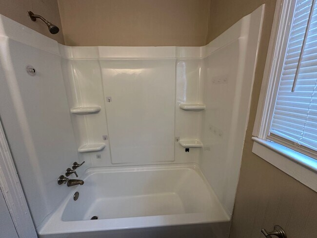 Photo - 2 Bedroom, 1 Bath home for Rent!!