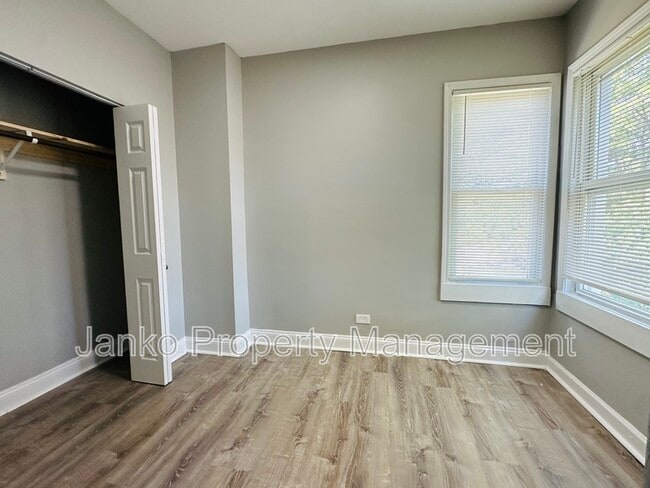 5350 W Division St Unit 2R