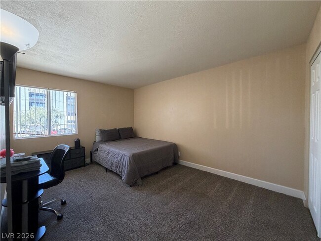Photo - 570 Willow Green Dr