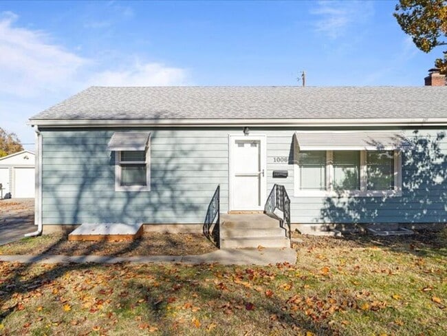 Building Photo - 1006 Van Giesen St