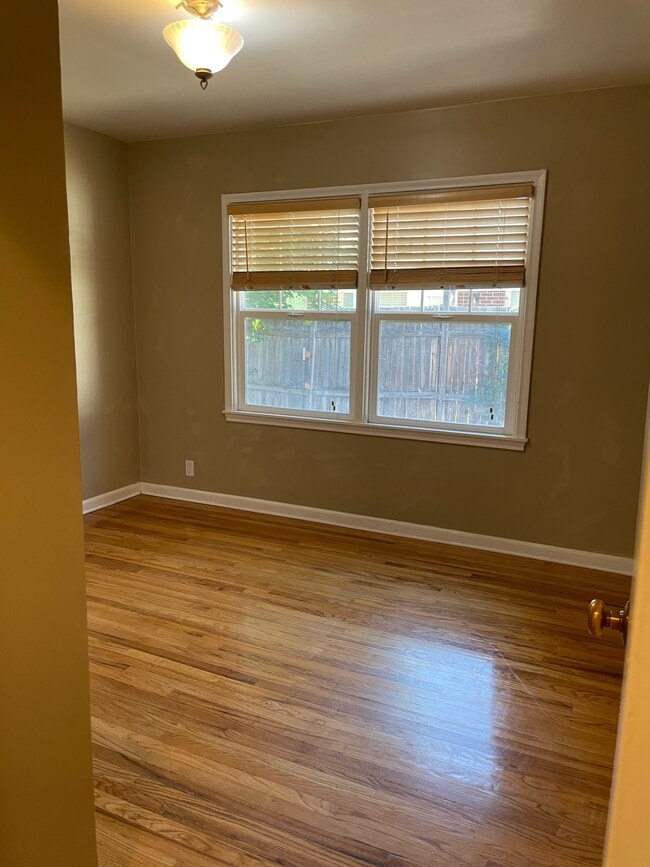 Photo - 781 E 11th Ave