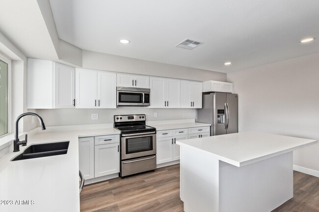 Photo - 5909 W Elm St