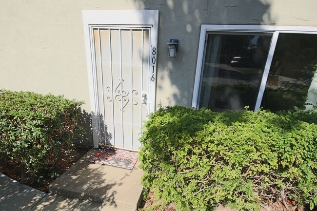 Building Photo - Large spacious 2 Bedroom in UTC Rental