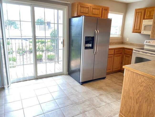 Photo - Condominium in FoxPointe