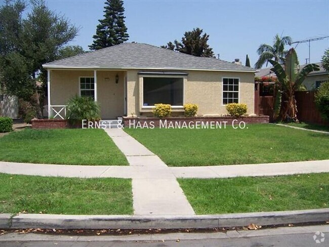 Building Photo - Charming 3 Bedroom Home Located in Prime L...