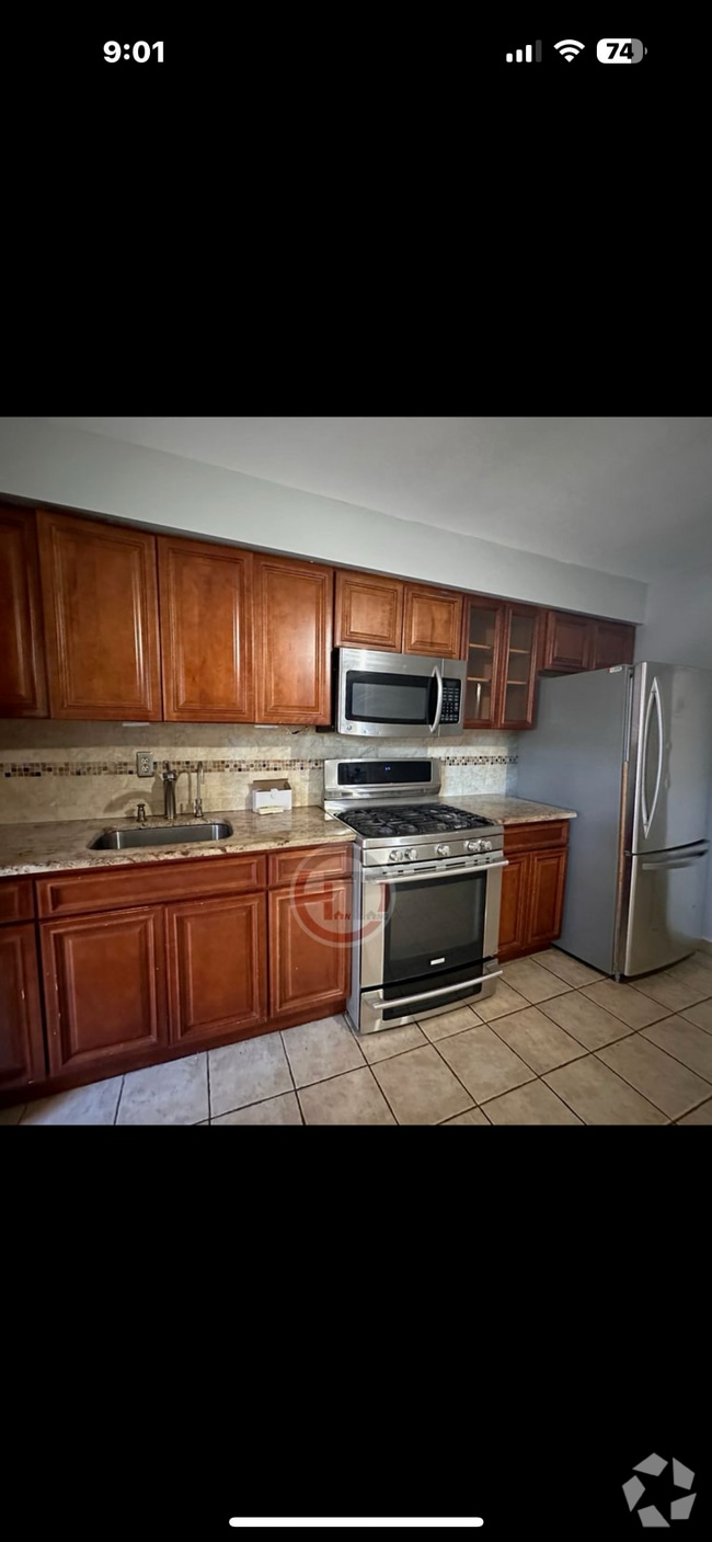 Building Photo - 244 Pennyfield Ave Unit First floor Rental