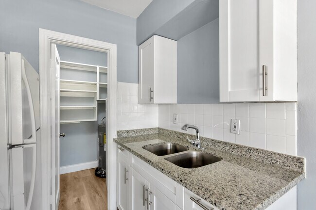 Photo - 1235 Grove St
