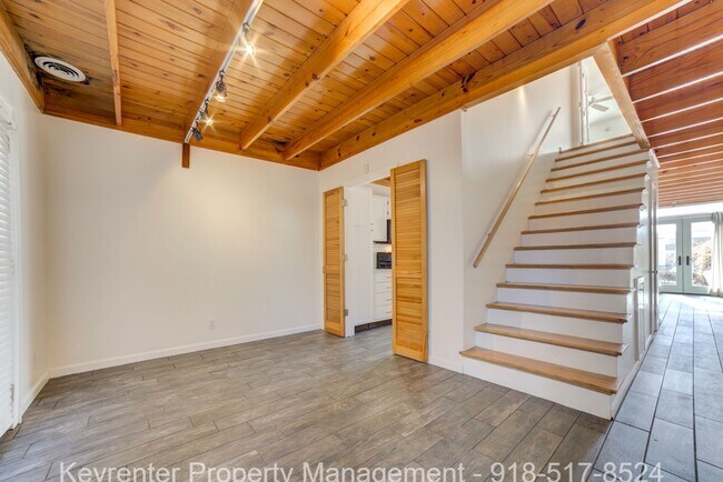 Photo - 2 Bed 2.5 Bath Right off Cherry Street!!