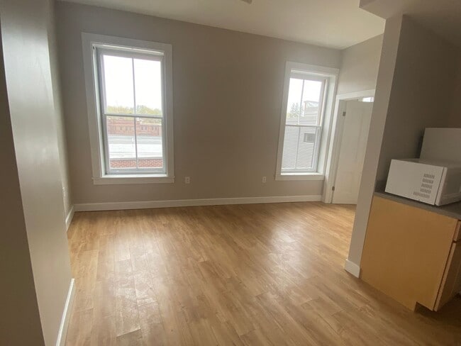 Photo - Putnam Winslow– $1,350 – 1 Bathroom Studio, 370 SQ.FT. – UTILITIES INCLUDED, Available 6/8/26 Unit 307