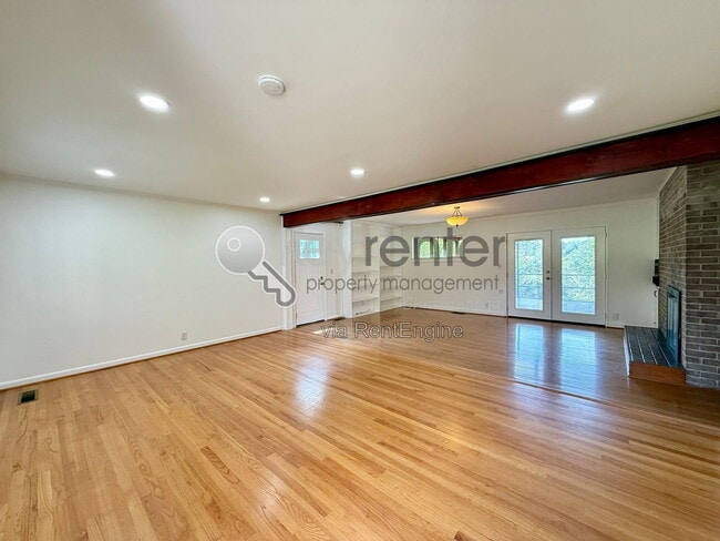 Photo - 1406 Highland Way