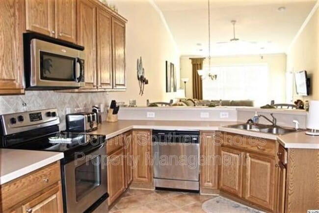 Photo - 264 Viareggio Road